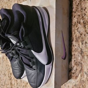 Nike Black and White Zoom Freak 5 Men Size 10.5